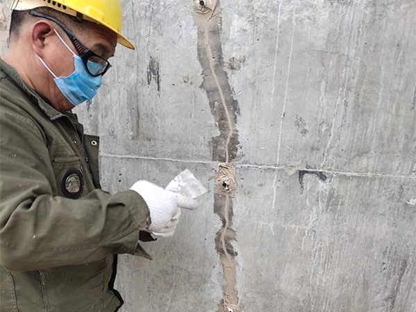 裂縫修補(bǔ)施工